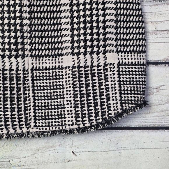 Cupcakes and Cashmere Black White Tweed Skirt Sz 2 - Picture 2 of 9